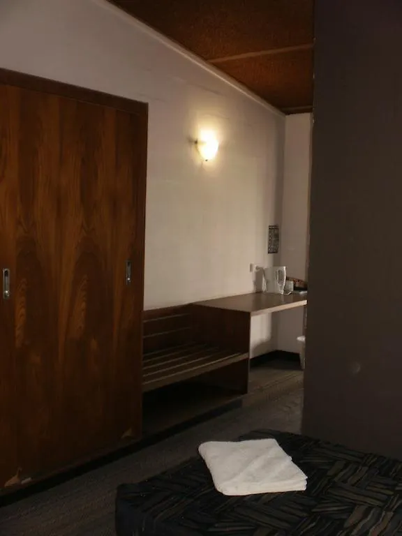 Blackwater Hotel Motel 4*,